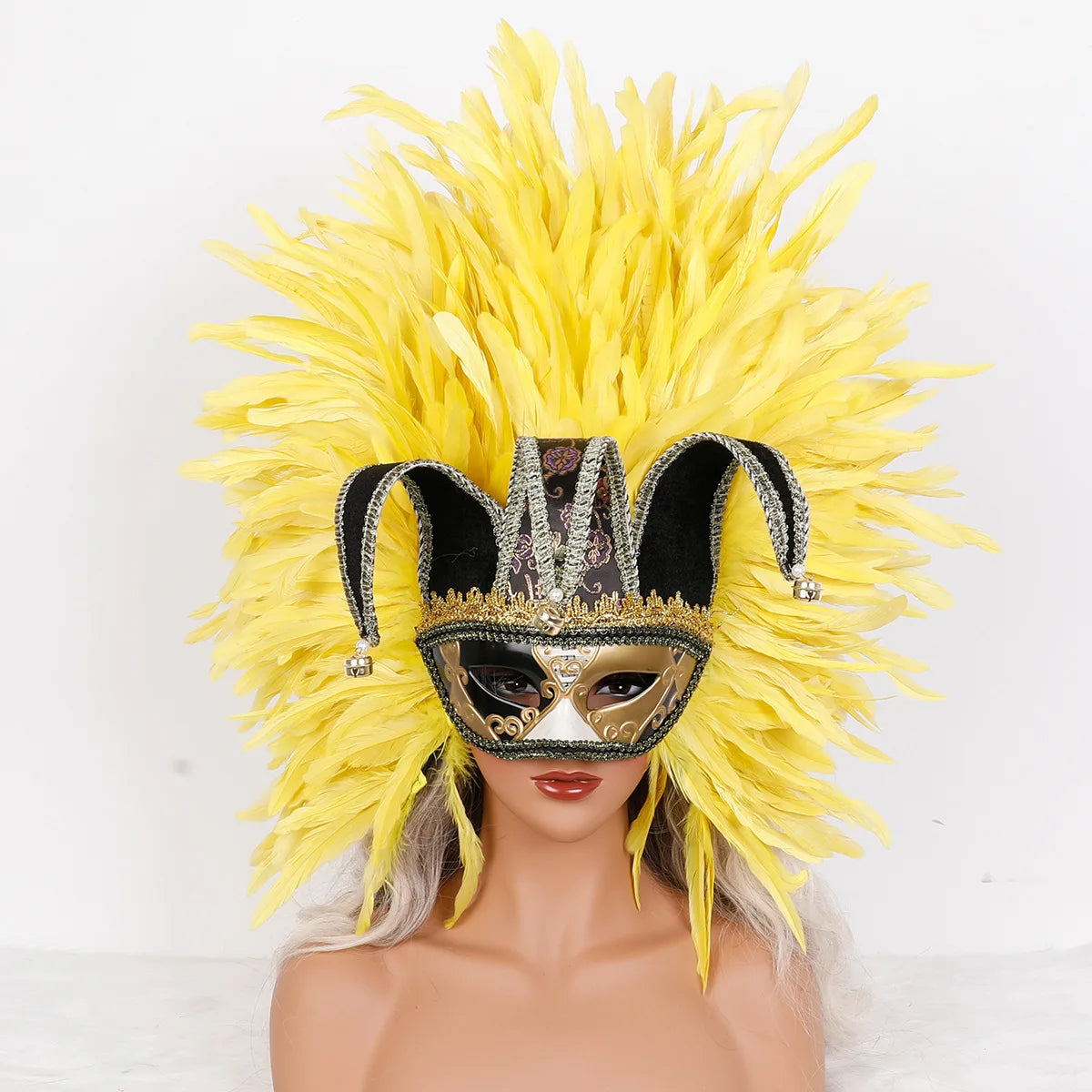Máscara Veneziana Arlequim com Penacho de Plumas Pretas (Máscara de Bobo da Corte / Carnaval Veneziano)