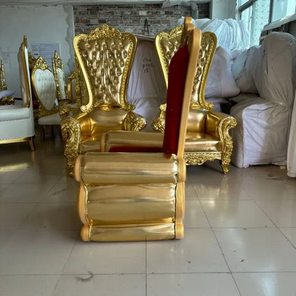 Poltrona Estofada do Papai Noel de Madeira Cor Dourado e Capitonê