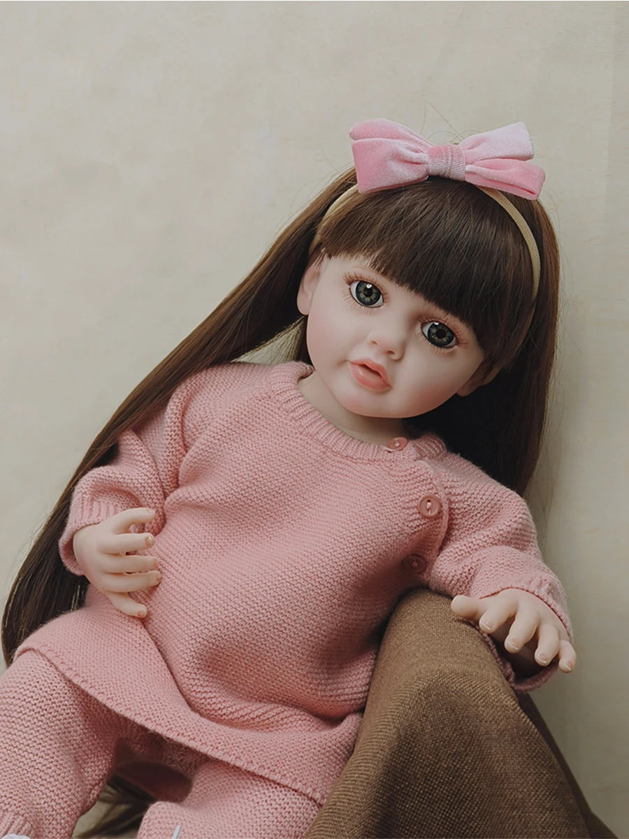 Bebe Reborn Menina De Cabelos Compridos Em Vestido Rosa, Olhos Abertos - 55Cm/22"