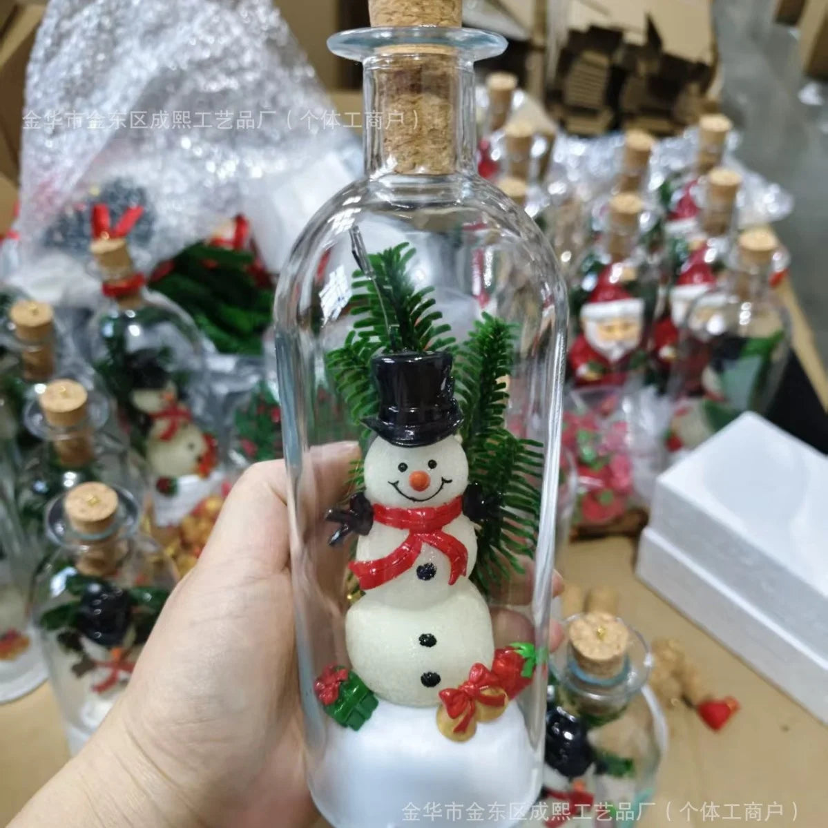 Enfeites de Natal Luminosos em Formato de Garrafa de Vidro com Miniaturas de Árvore de Natal e Papai Noel