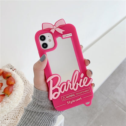 Seja a tendência da estação com a Capa de Telefone com Espelho Barbie! Com seu design fashion e o espelho embutido, você estará sempre preparada para arrasar em qualquer ocasião