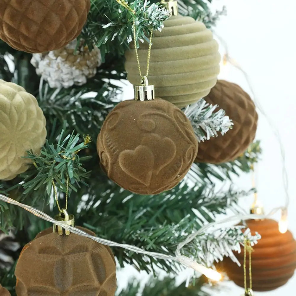 Bola de Natal Visual sofisticado com as charmosas bolas de decoração natalinas (roxas)