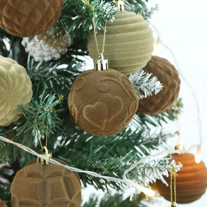 Bola de Natal Visual sofisticado com as charmosas bolas de decoração natalinas (roxas)