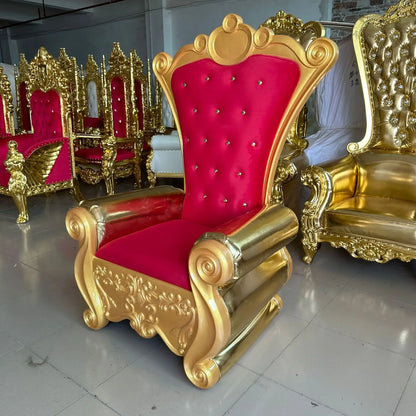 Poltrona Estofada do Papai Noel de Madeira Cor Dourado e Capitonê