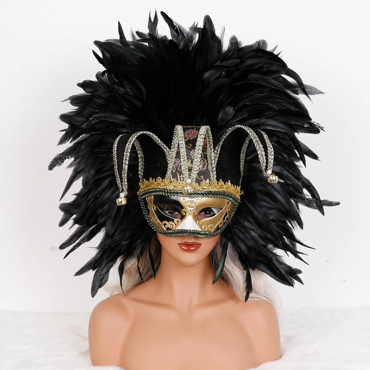 Máscara Veneziana Arlequim com Penacho de Plumas Pretas (Máscara de Bobo da Corte / Carnaval Veneziano)