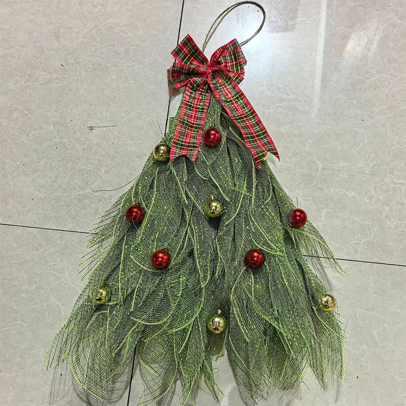 Guirlanda de Natal em Formato de Árvore Feita com Tela Decorativa Verde Franzida